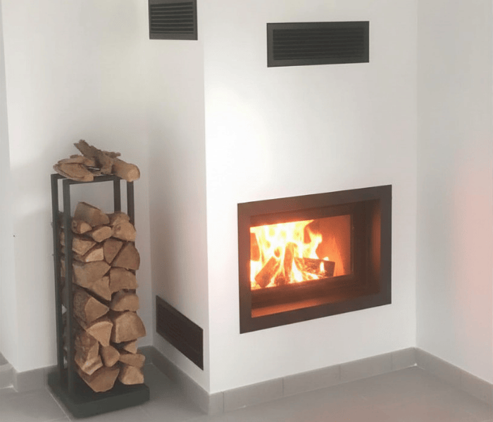 Cheminée encastrée moderne installée par Vitalla à Oloron pour un projet sur Gan et Navarrenx