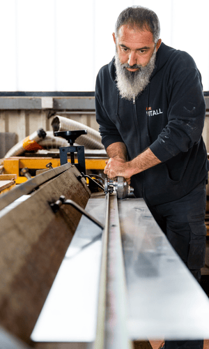 Fabrication de conduit de fumée en atelier par un cheministe Vitalla basé à Oloron près de Gan et Navarrenx