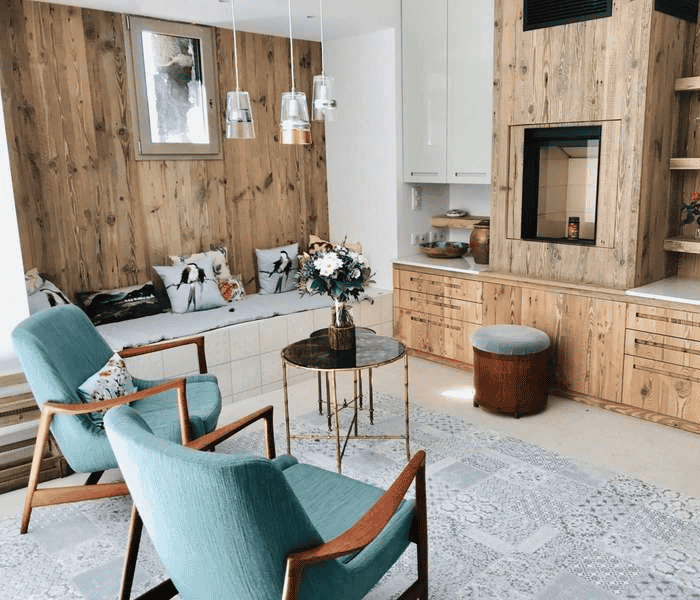Poêle à bois intégré dans un intérieur moderne et chaleureux installé par Vitalla à Oloron près de Gan et Navarrenx